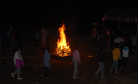 魚(yú)躍親子夏令營(yíng)之燒烤篝火晚會(huì)
